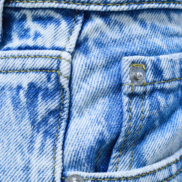 LIGHT WASH STRAIGHT FIT JEANS