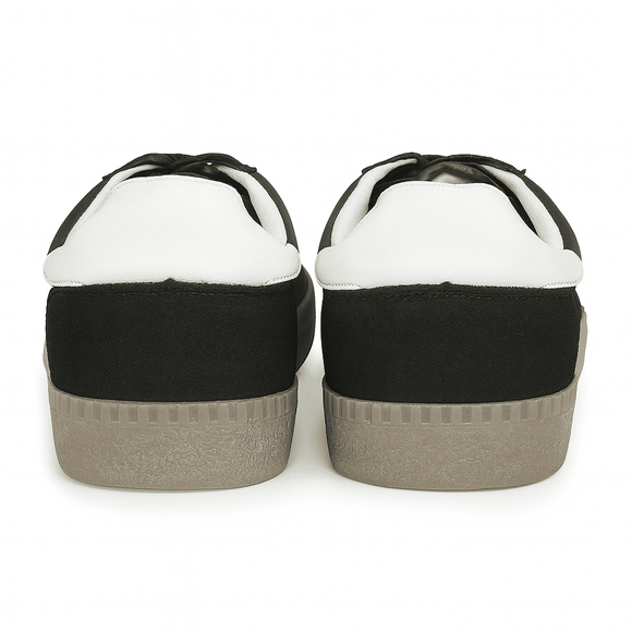 Black Plain Sneakers Nawao.com